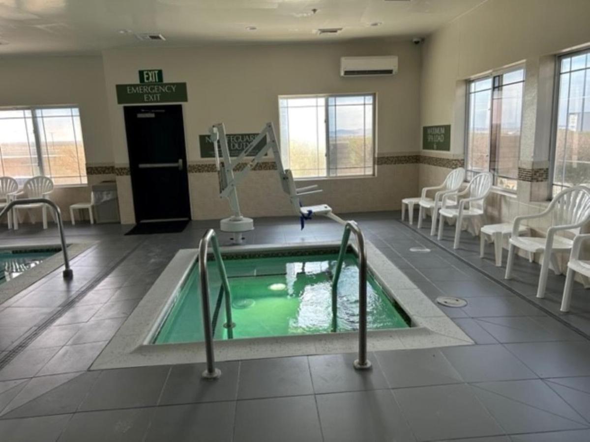 Holiday Inn & Suites - Barstow By Ihg Luaran gambar